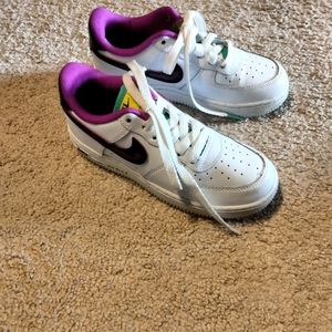 Girl's Youth  Nike Sneakers: Size 1.5  .New Like Condition !! Asking $30 Firm